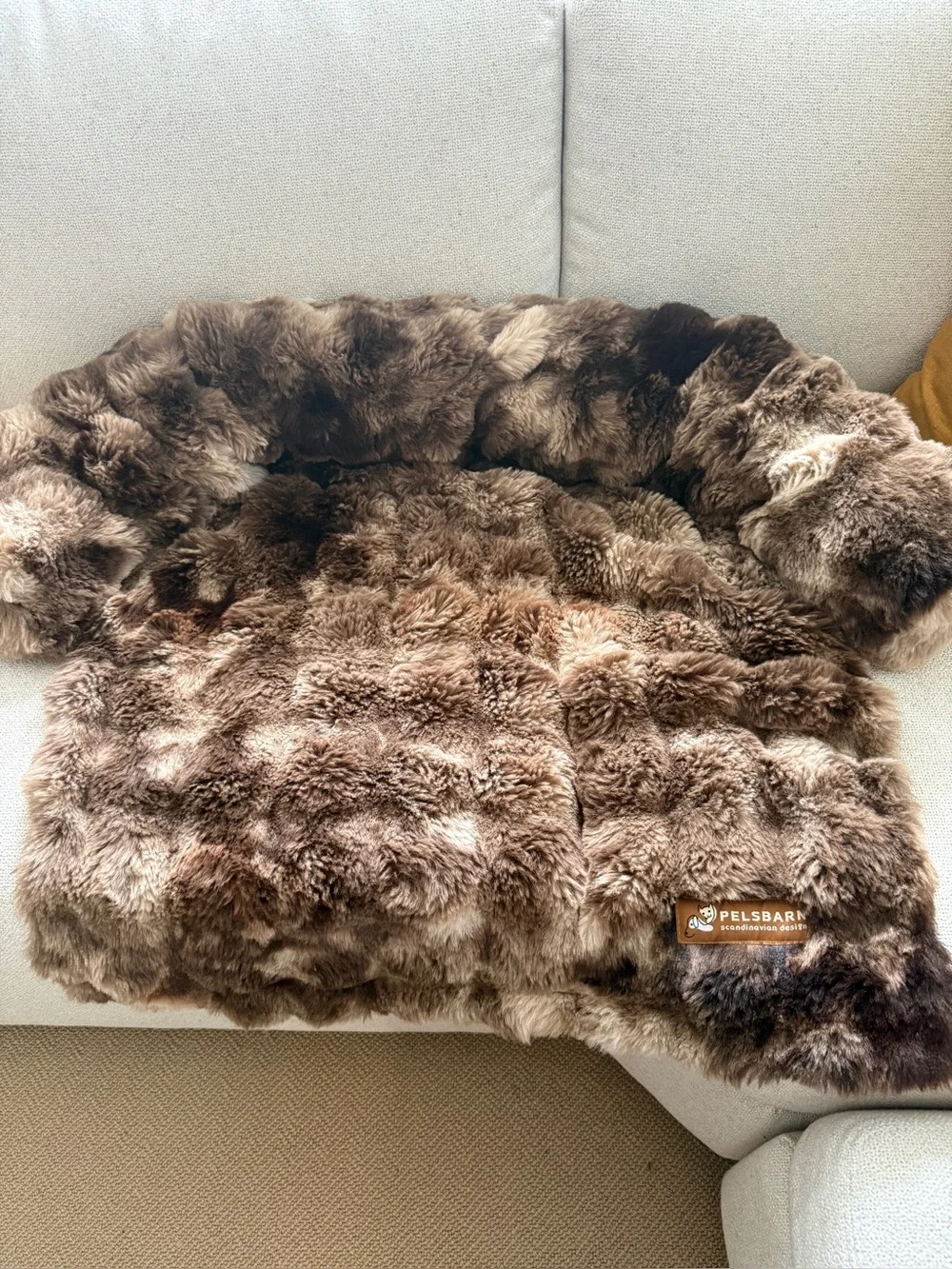 Pelsbarn Luxurious Brown Faux Fur Throw Blanket